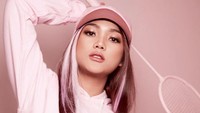 Marion Jola mengubah tampilannya usai jadi finalis di sebuah ajang pencarian bakat. Dok. Instagram/lalamarionmj