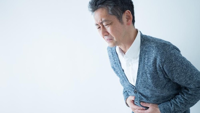 Asam lambung naik dapat menyebabkan nyeri di ulu hati bahkan dada. Foto ilustrasi: shutterstock Asam lambung naik dapat menyebabkan nyeri di ulu hati bahkan dada. Foto ilustrasi: shutterstock
