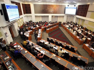 DPR Setuju Subsidi Solar Naik hingga Rp 2.000/Liter