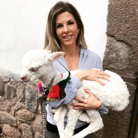 Wanita ini pun punya keseharian yang cukup sibuk. Ia bekerja dengan klien hingga tengah hari lalu menyempatkan diri untuk menjemput anak-anak. Setelahnya, ia memastikan si kecil mengerjakan PR sambil memasak makan malam dan menyiapkan makan siang untuk hari berikutnya. Foto: Instagram Tenille Duncan