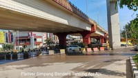 Sedangkan flyover Simpang Bandara Tanjung  Api-Api terletak di antara persimpangan Jalan Nasional yang menghubungkan arah Jambi dan arah Kota Jalan Kolonel H. Burlian. Istimewa/Dok. Humas Kementrian PUPR