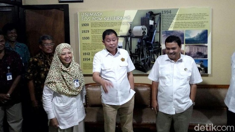 Menteri ESDM Cek Pos Merapi di Kaliurang Menteri ESDM Cek Pos Merapi di Kaliurang