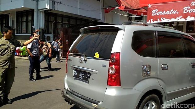 Empat Petugas KPK Segel Ruang Dinas Wali Kota Blitar