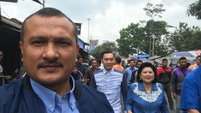Ngopi Bareng Andi Arief hingga Ngemil Tahu, Kulineran Ferdinand Hutahaean