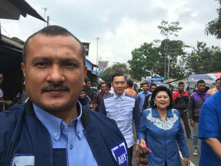 Ngopi Bareng Andi Arief hingga Ngemil Tahu, Kulineran Ferdinand Hutahaean