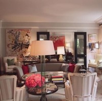 Nuansa eklektik sangat terasa pada desain ruang tamu di apartemen Kate Spade. Perpaduan elemen modern dan klasik ditata dengan apik tanpa kesan bertabrakan. Foto: Dok. People