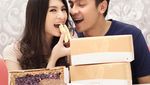 Romantisnya Adi Nugroho Saat Kulineran Bareng Istri
