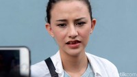 Dahlia mengaku marah dan malu dengan ulah suaminya yang sempat membuat heboh tersebut. Pool/Noel/detikFoto.