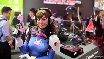 Cosplay tokoh D.Va dari game Overwatch ada di booth ROG. (Foto: detIkINET/Muhamad Reza Sulaiman)