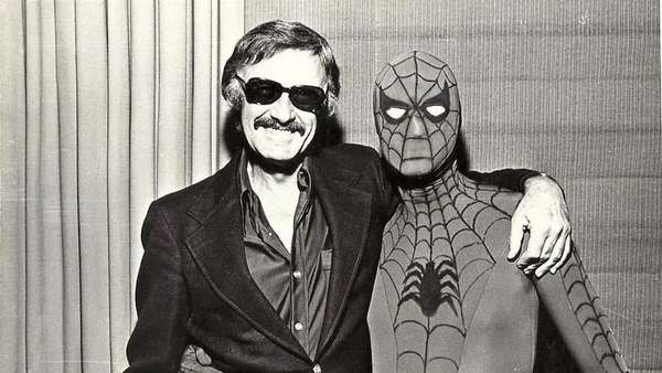 Ini Bukti Kemiripan Tom Holland dengan Stan Lee Muda Ini Bukti Kemiripan Tom Holland dengan Stan Lee Muda