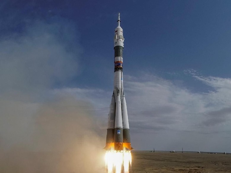 2 Astronot Terjun ke Bumi Usai Roket Soyuz Gagal Berfungsi 2 Astronot Terjun ke Bumi Usai Roket Soyuz Gagal Berfungsi