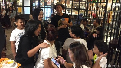 Meriahnya Suasana dtraktir Detikcom Bagi-bagi Voucher dan Uang Tunai