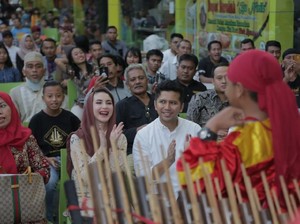 Dianggap Santun Berpolitik, Komunitas Ini Dukung Khofifah-Emil