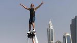 Foto: Gaya Liburan Si Kriwil David Luiz di Dubai