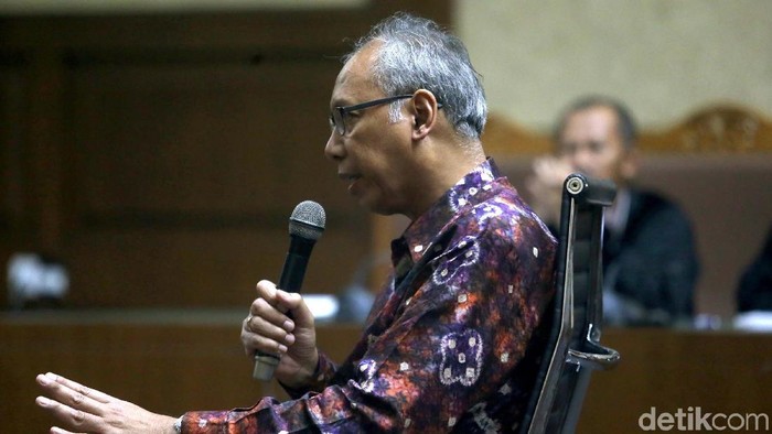 dr Bimanesh Sutarjo jalani sidang karena didakwa menghalangi pemeriksaan Setya Novanto (Foto: Ari Saputra) dr Bimanesh Sutarjo jalani sidang karena didakwa menghalangi pemeriksaan Setya Novanto (Foto: Ari Saputra)
