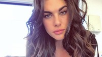 Bagaimana dengan penampilan Sofia Novello dengan rambut yang sedikit bergelombang? Masih sama cantiknya, bukan? (Foto: Dok. Instagram/francescasofianovello)