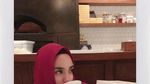 Saat Makan Salmafina, Putri Pengacara Sunan Kalijaga Tetap Berpose Cantik