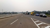 Kendaraan dapat melintas dengan cepat dan lancar pada ruas ini. Beberapa fasilitas seperti rambu-rambu serta pembatas jalan juga sudah mulai dipasang.