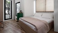 Studio SA_e pun mendesain rumah ini untuk bisa ditata ulang dan membaginya menjadi tiga bagian, yaitu ruang tamu, bekerja dan ruang keluarga. Kamar tidur ada di lantai dua dan lantai tiga untuk kegiatan bersama atau tempat santai. Inhabitat/Istimewa.