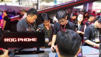 Sebagai pendatang anyar di segmen smartphone gaming, booth ROG Phone banyak menarik perhatian pengunjung. (Foto: detIkINET/Muhamad Reza Sulaiman)