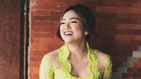 Kira-kira seperti apakah penampilan Marion Jola di single pertamanya itu? Dok. Instagram/lalamarionmj