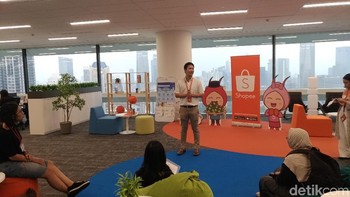 Kondisi kantor pun semakin nyaman karena terdapat ruang santai. Jadi kerja pun bisa sambil selonjoran. Foto: Moch Prima Fauzi/detikINET