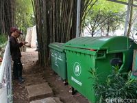 Tong sampah di Kota Bandung buatan lokal