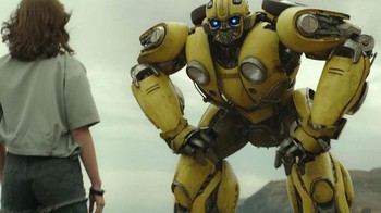 Apalagi di film-nya itu Bumblebee berwujud mobil VW Beetle tua, belum menjadi mobil sport Chevrolet Camaro. Foto: Imdb