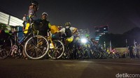 Ironis, karena bersepeda seharusnya menyehatkan. Tapi karena rentan kecelakaan, jadi aktivitas yang menyeramkan saat berada di jalanan. (Foto: AN Uyung Pramudiarja/detikHealth)
