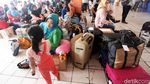 H-7 Lebaran, Pemudik Padati Terminal Kampung Rambutan