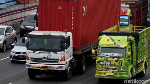 Priiit... Truk Barang Dilarang Melintas di Tol Saat Arus Mudik Lebaran
