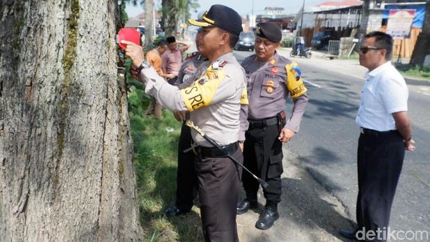 Polres Wonosobo Pasang Rambu Khusus di Jalur Mudik Berkabut
