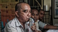 Terdapat puluhan sopir yang menjalani tes kesehatan.