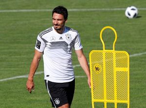 Joachim Loew Bicara Cedera Hummels