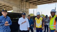 Menteri Pekerjaan Umum dan Perumahan Rakyat Basuki Hadimuljono mengecek kesiapan tol Pandaan-Malang hadapi mudik tahun ini.Foto: Dok. Kementerian PUPR
