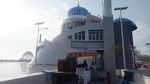 Foto: Masjid Terapung di Makassar yang Mempesona