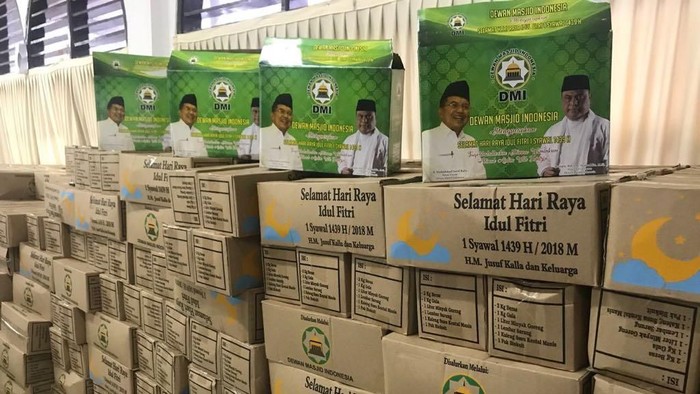 Lewat DMI, Keluarga JK Beri Ribuan Paket Sembako untuk Marbot Masjid