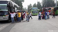 Untuk memenuhi kebutuhan arus mudik lebaran, pihak Terminal Kampung Rambutan telah menyediakan 120 bis cadangan untuk mengantisipasi habisnya tiket mudik bagi para pemudik yang ingin berlebaran di kampung halaman.