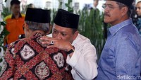Hadir juga dalam acara tersebut, sejumlah menteri kabinet kerja seperti Menpan RB Asman Abnur dan Menteri Sosial Idrus Marham. Tampak juga Ketua Dewan Perwakilan Daerah (DPD) RI Oesman Sapta Odang (OSO), Ketua Umum Pimpinan Pusat Muhammadiyah Haedar Nashir serta tamu-tamu lainnya.