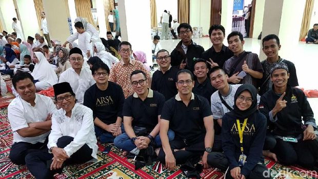 Foto bersama alumni SMA Unggulan CT Arsa Foundation di Medan