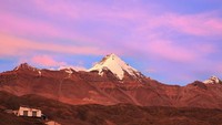 Kantor pos yang telah ada semenjak tahun 1983 ini berada di ketinggian ketinggian 4.597 mdpl. Ini lebih tinggi daripada Gunung Rinjani di Lombok, yang setinggi 3.800-an mdpl. (Sandipan Dutta/BBC Travel)