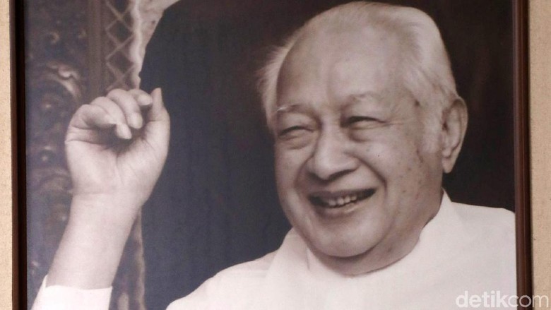 Gunung Lawu dan Cerita Soeharto Berkuasa 32 Tahun