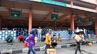 Diketahui sekitar 5.125 pemudik yang akan melakukan perjalanan mudik lebaran dari Terminal Kampung Rambutan, Jakarta Timur, hari ini. Jumlah tersebut akan terus bertambah seiring dengan puncak arus mudik di H-3 Lebaran.