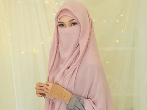 Desainer Ini Rilis Cadar Warna Cerah, Agar Tak Identik Dengan Teroris