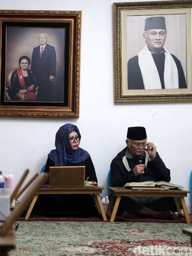 Pasangan yang menikah pada 23 Januari 1972 di Istana Bogor ini tergolong sepi dari gosip tak sedap. Foto: Grandyos Zafna