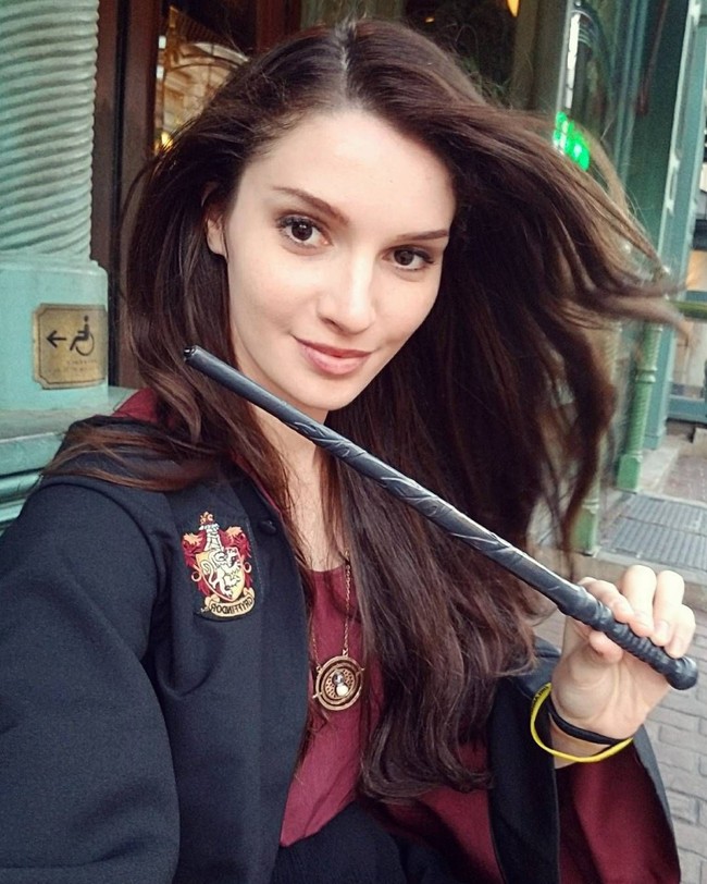 Kenalan dengan Alyson Tabbitha, cosplayer asal Rusia yang jago banget makeup dan mengubah wajahnya menjadi sangat mirip dengan berbagai tokoh film ikonik. Foto: Instagram