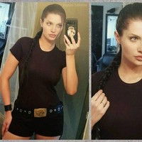 Saat Alyson cosplay jadi Angelina Jolie di film Tomb Raider. Sangat mirip ya? Foto: Instagram