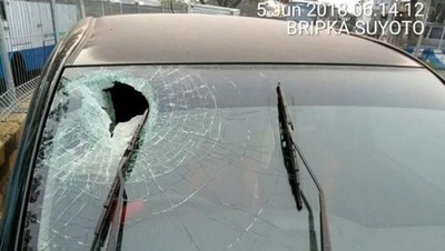Foto: Kaca Pecah Sisa Aksi Lempar Batu di Tol Pondok Gede