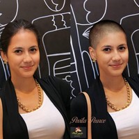 Sementara inilah penampilan Pevita Pearce tanpa rambut. Kocak, ya! Foto: Instagram/@edycomodo