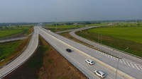 Tol ini juga telah dilengkapi dengan lima Gerbang Tol (GT), yakni GT Kartasura (Ngasem), GT Solo (Klodran), GT Karanganyar (Kebakkramat), GT Sragen (Pungkruk), dan GT Ngawi (Kota Ngawi). Pool/Waskita Karya.